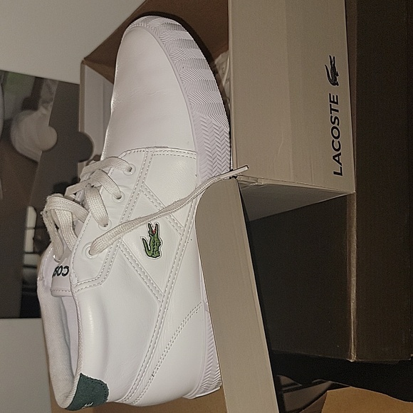 Sneakers are super comfortable and sporty/casual - Picture 3 of 5